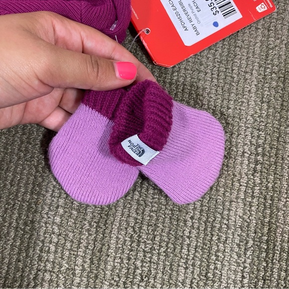 NEW North Face Infant Reversible Beanie & Mitten Set - Orchid Purple - Picture 7 of 8